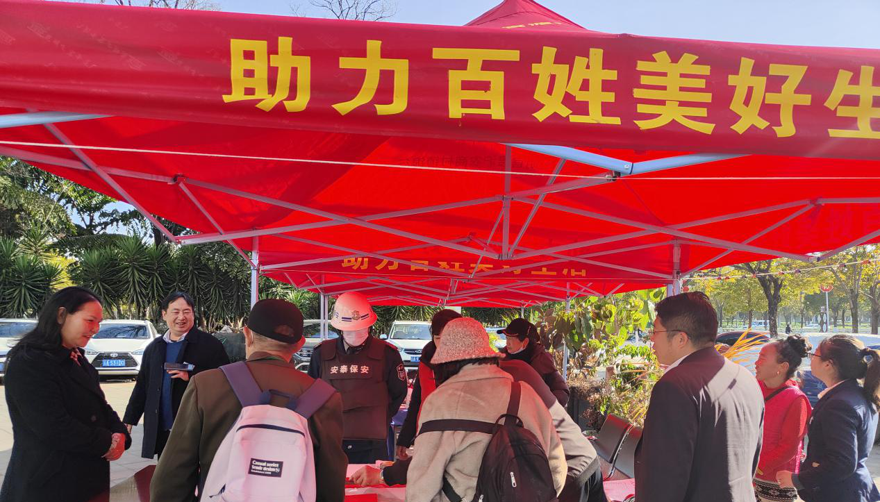 昆明官渡沪农商村镇银行举办“写春联 送祝福”义诊等活动